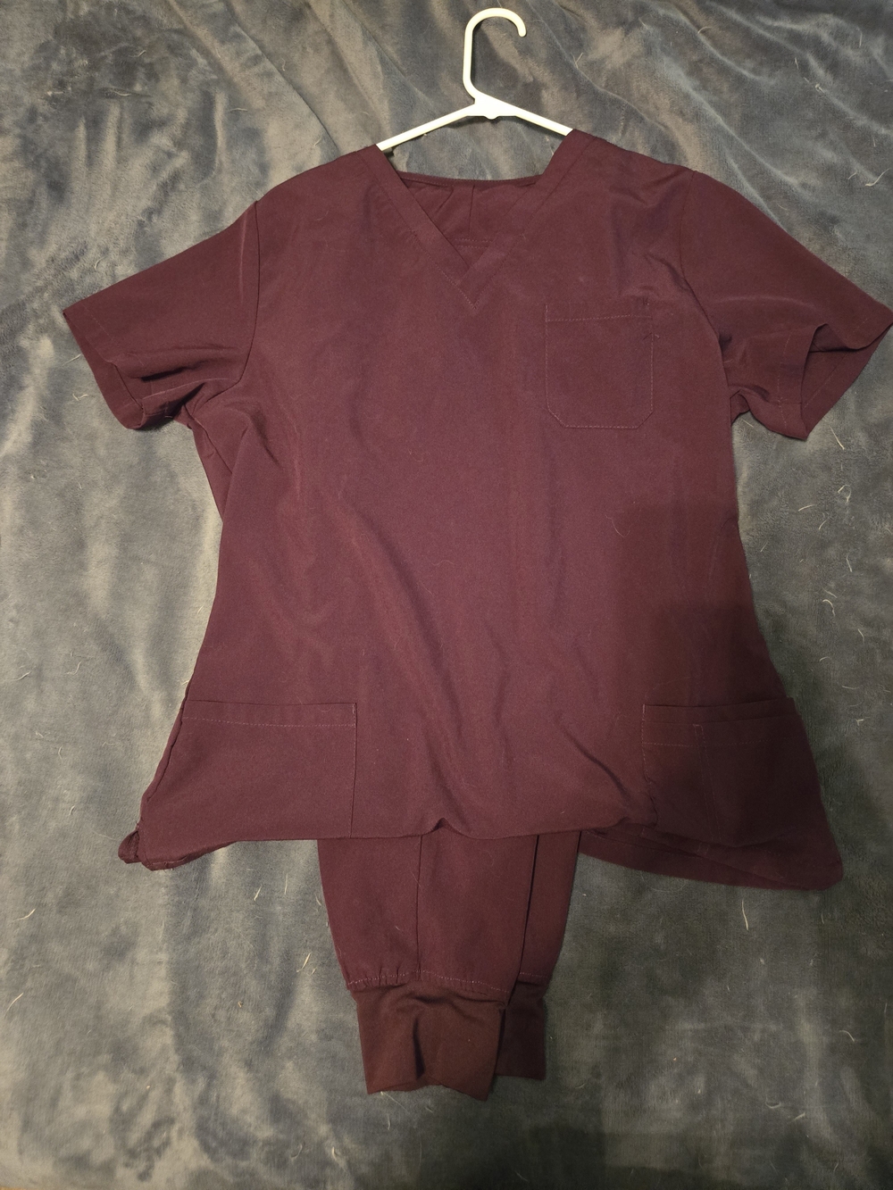 Women's V-Neck Scrub Top & Jogger Set - Burgundy